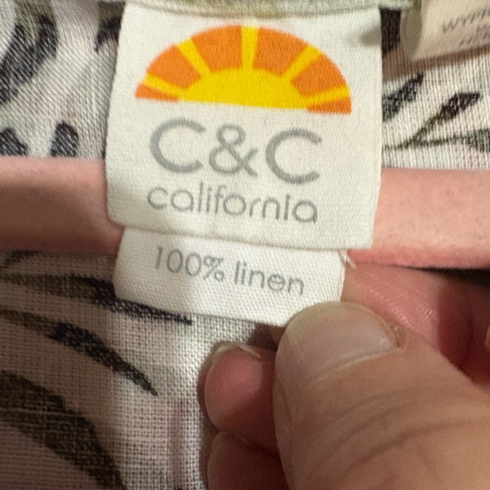C&C California Linen Top with Tropical Leaf Design - Picture 3 of 13